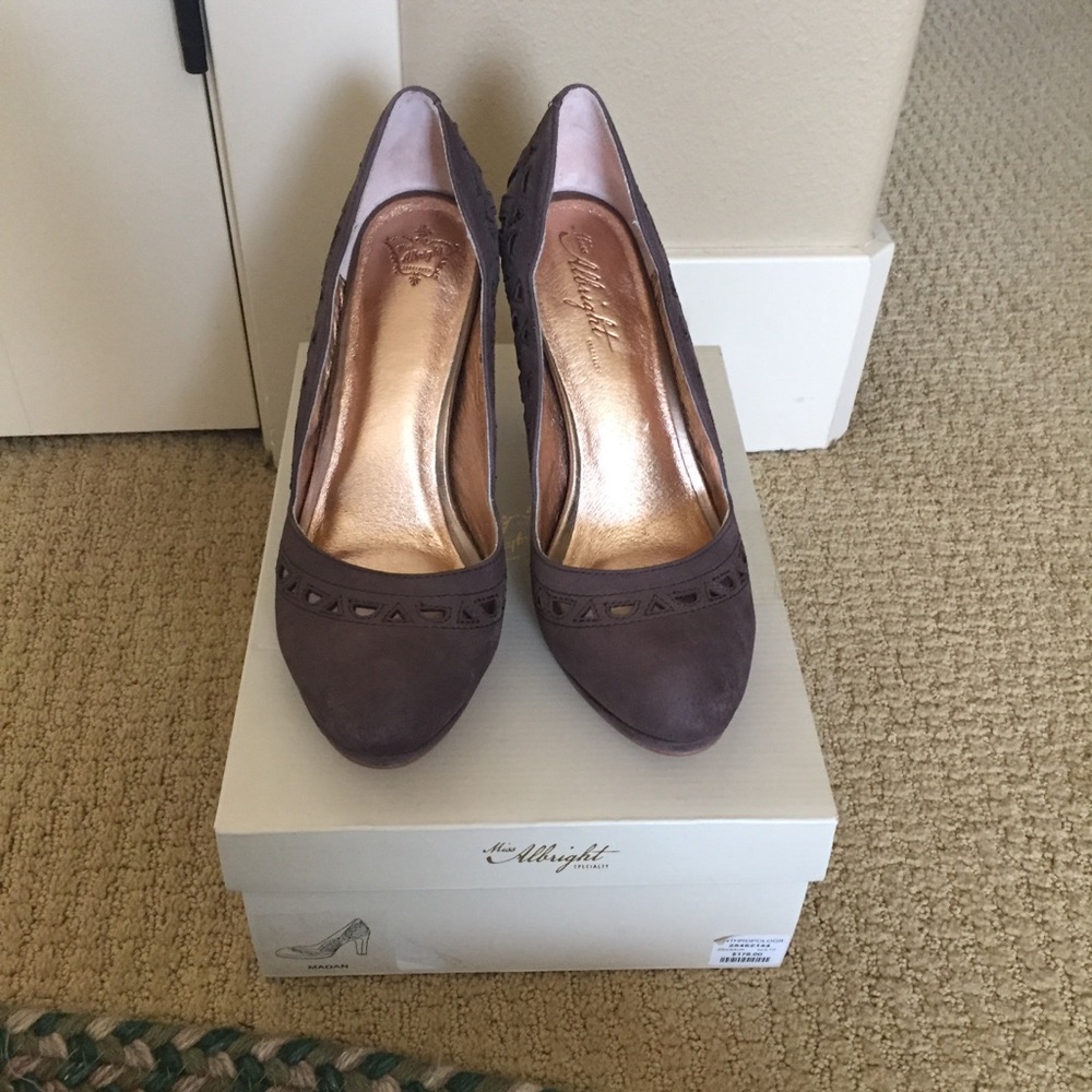 Anthropologie Miss Albright Madan Petal Scalloped Heels - Picture 2 of 6
